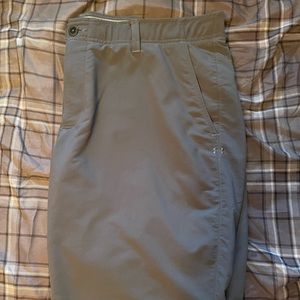 Men’s Under Armor Match Play Tapered Golf Pants.